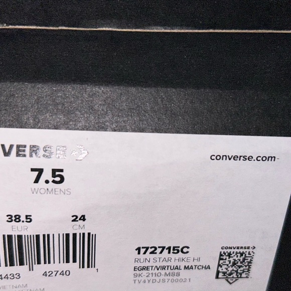 Women’s converse BRAND NEW - Picture 3 of 4